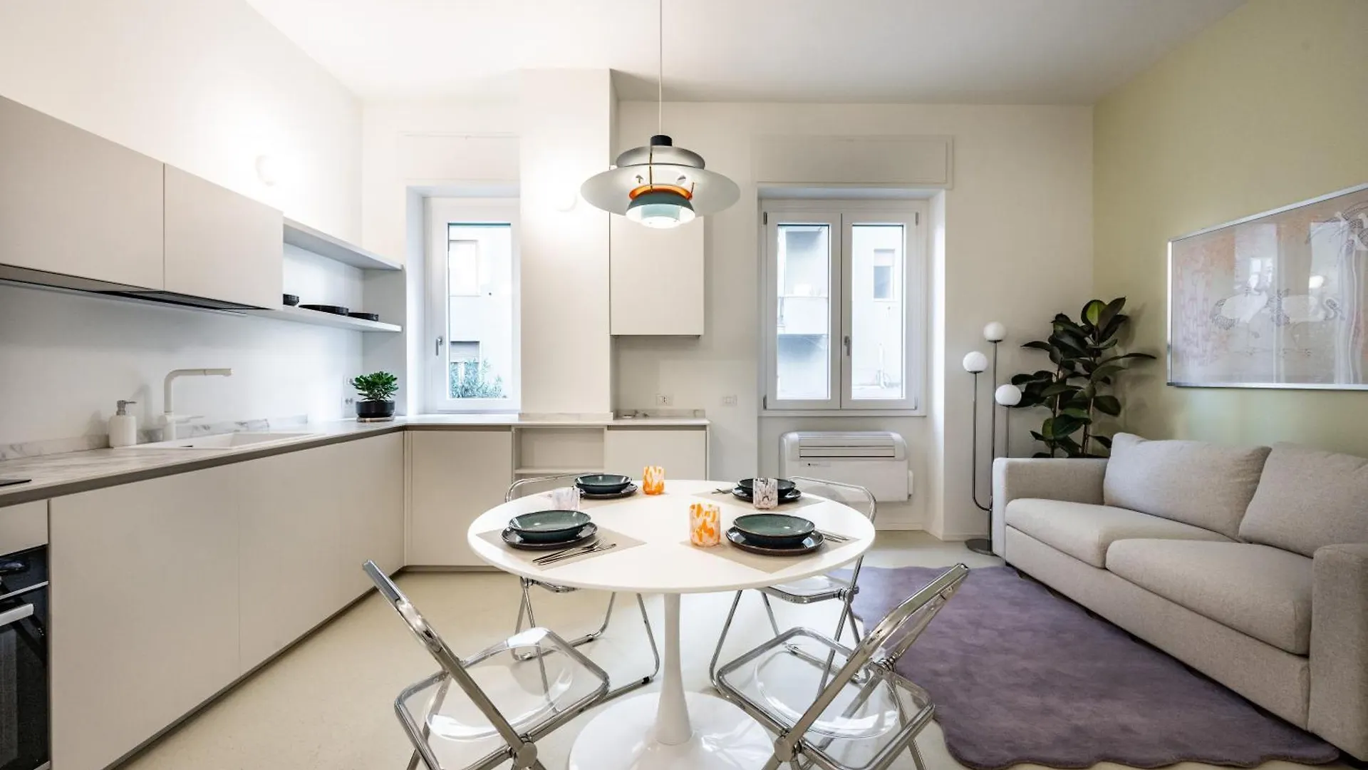 Design And Silence - Wide Renovated Apartment 2 Stops Form Centrale Milan Italy