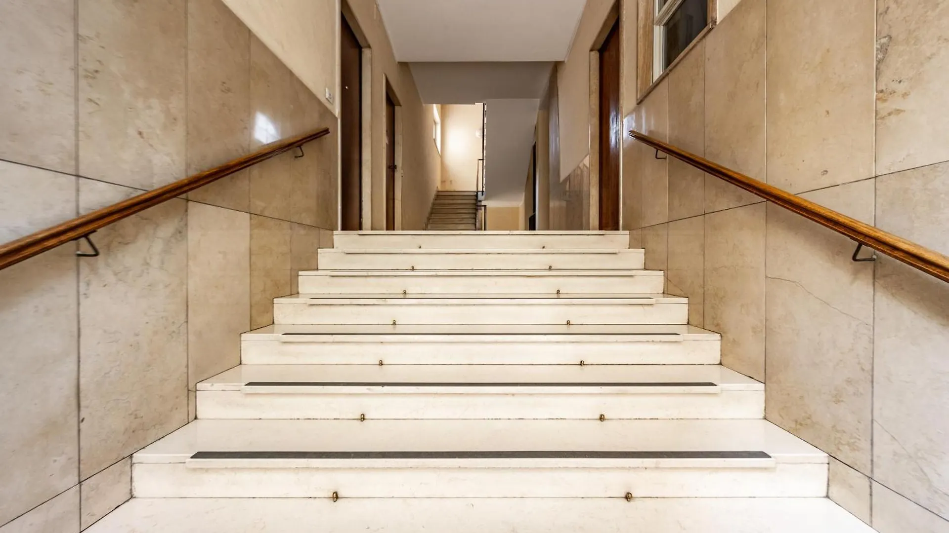 Design And Silence - Wide Renovated Apartment 2 Stops Form Centrale Milán